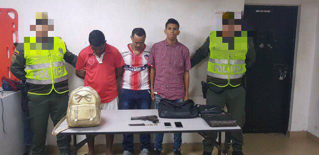 Policía captura 3 atracadores en vía al mar