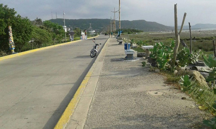 NUEVAS BANCAS PARA EL MALECÓN TURÍSTICO