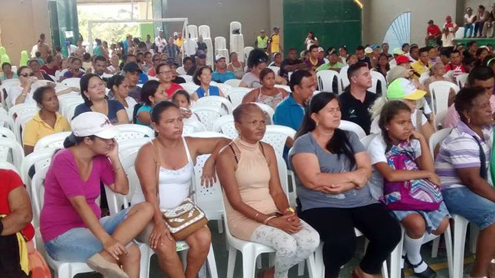 Gobernador Verano, colocó primera piedra para mejoramiento de viviendas en las margaritas
