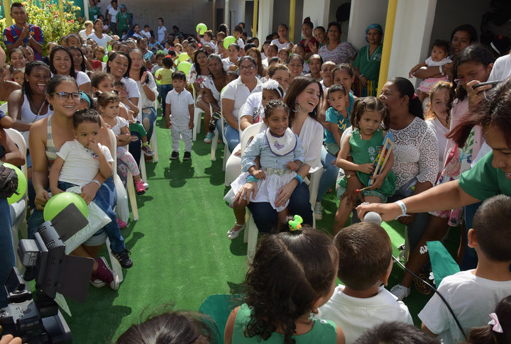 Niños de los Centros de Desarrollo Infantil reciben uniformes