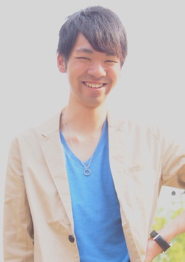 秋谷プロフィール写真_edited.jpg