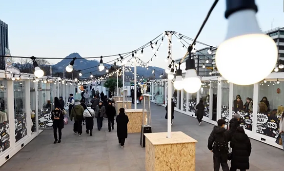 Visitors explore booths at the “Gwangbok 80 Marketplace,” held at Gwanghwamun Square in Seoul to commemorate the 80th anniversary of Korea’s liberation. (Jan. 17, 2025)