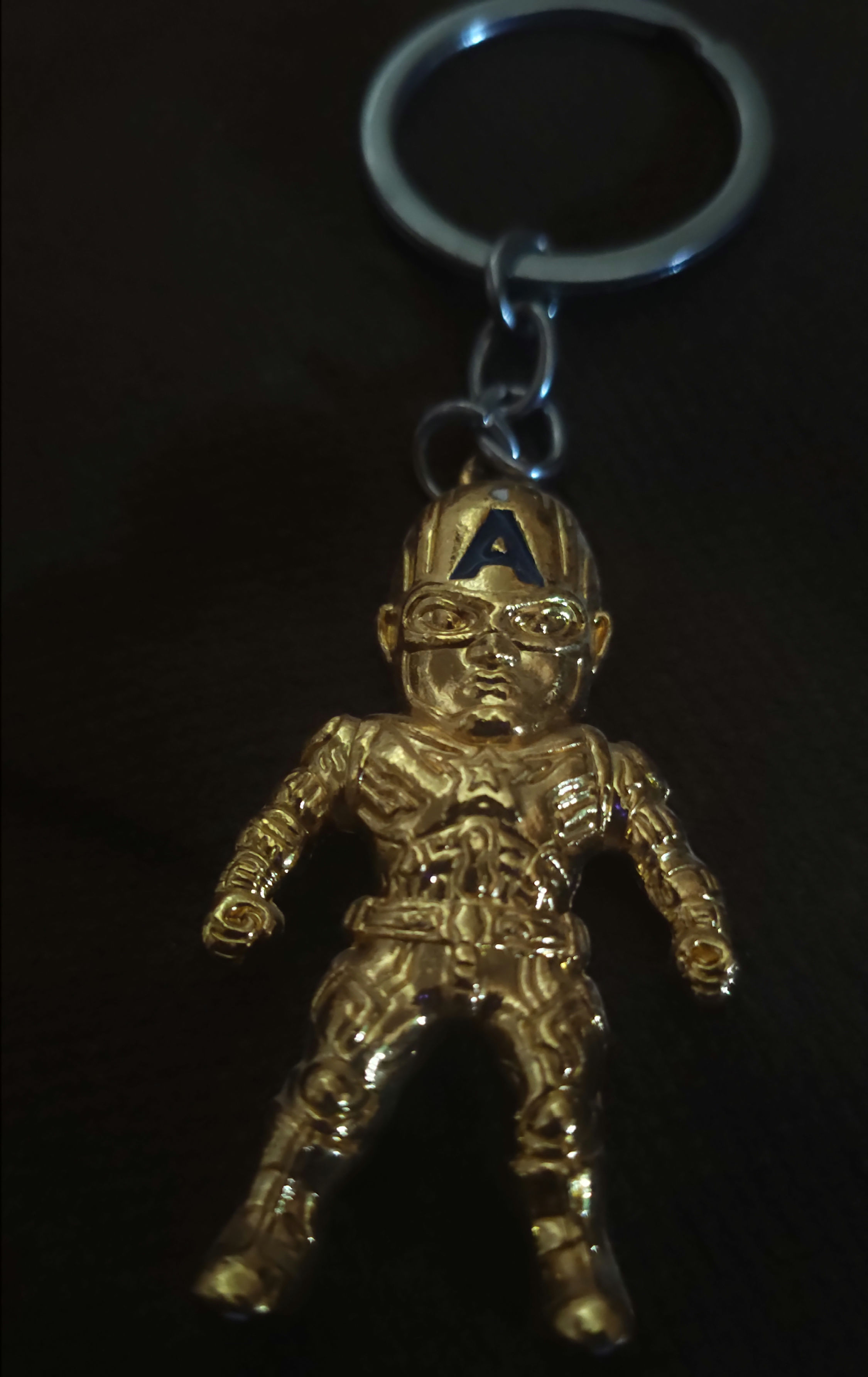 Llavero de Capitab America Dorado