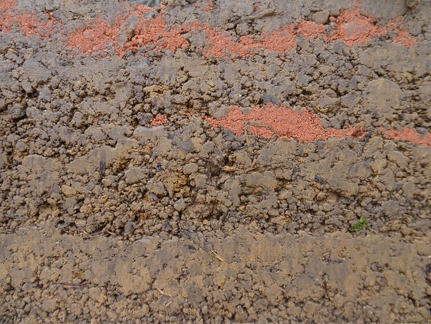 terre crue et sable rouge