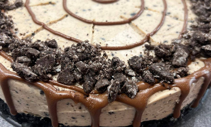 Delicious cookie cheesecake with chocolate drizzle and cookie crumble, Cakeaway dessert.