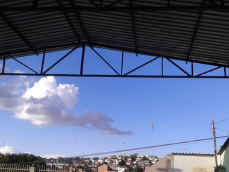 Está praticamente concluído o telhado, novo piso e adaptações para o espaço da Creche S. Tiago e Com