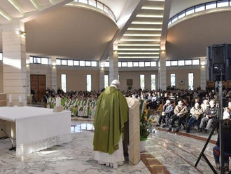 Papa: o medo do outro é legítimo, mas Cristo nos liberta para o encontro