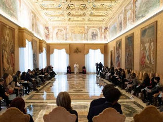 Jesus doa a alegria que ninguém pode nos tirar no Natal, afirma Papa