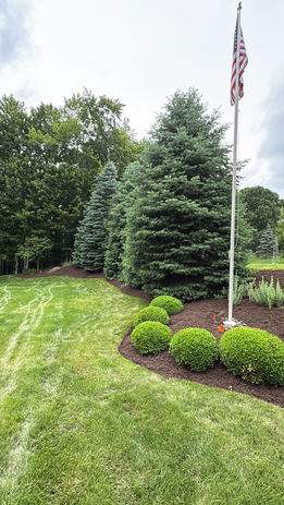 Finished mulch beds installed by Yard Chefs in Gibsonia