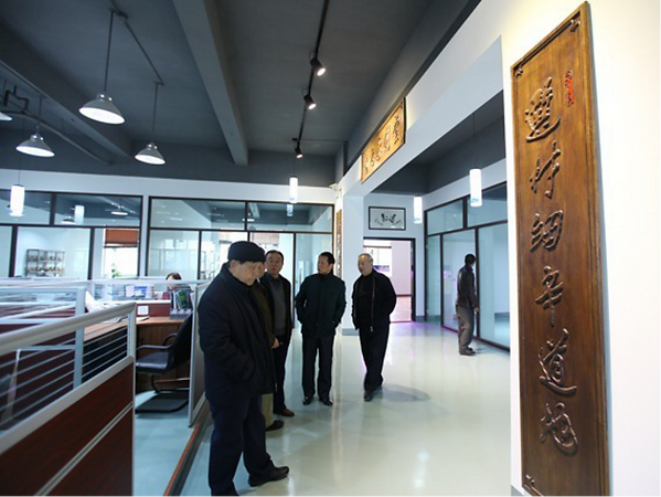 18、省人大原副主任曾启祥、省军区副司令员朱光泉、省委副秘书长王国贤、食品药品监