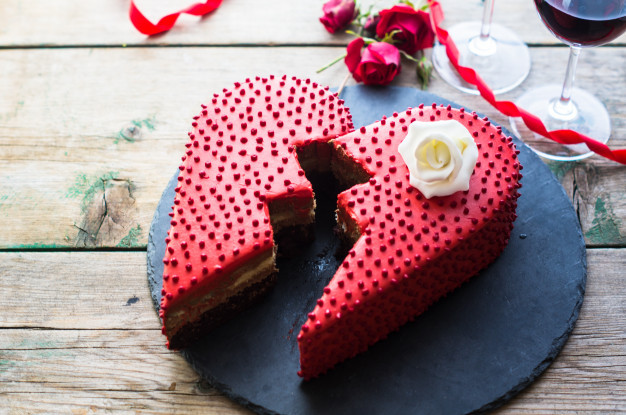 torta-con-forma-de-corazon-roto