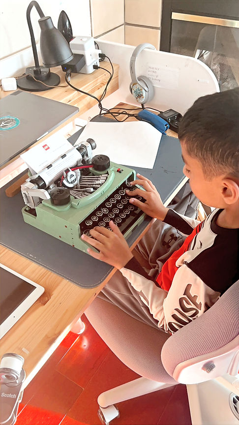 Typewriter_edited.jpg