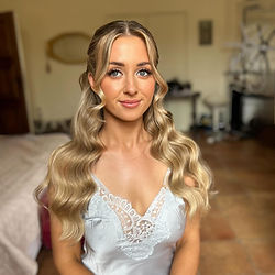 Макияж и укладка для невесты на Лазурном берегу с выездом | BeautéGo