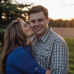 engagement shoot
makeup by elisha, burlington makeup and hair team, natural makeup, airbrush artist