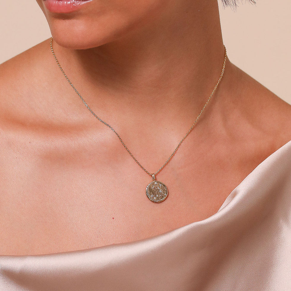 Miniatura: Pisces Zodiac Pendant Necklace in Gold worn