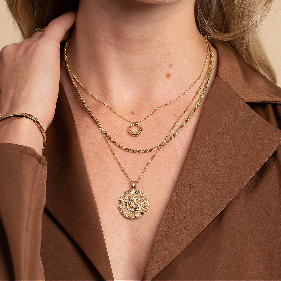 Miniatura: Bold Zodiac Gemini Pendant Necklace in Gold worn layered with halo necklace and rope chain necklace
