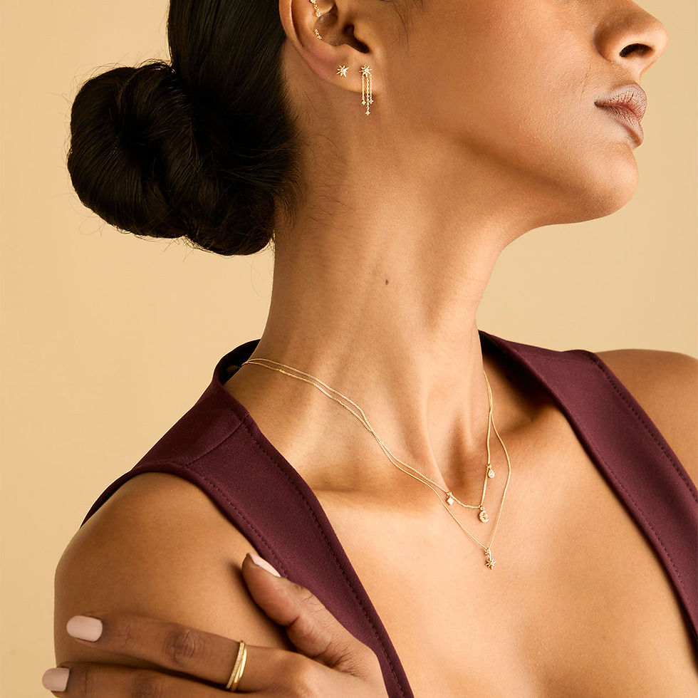 Miniatura: April White Topaz - White Topaz Star Studs in Solid Gold - Stud Earrings - Astrid &amp; Miyu