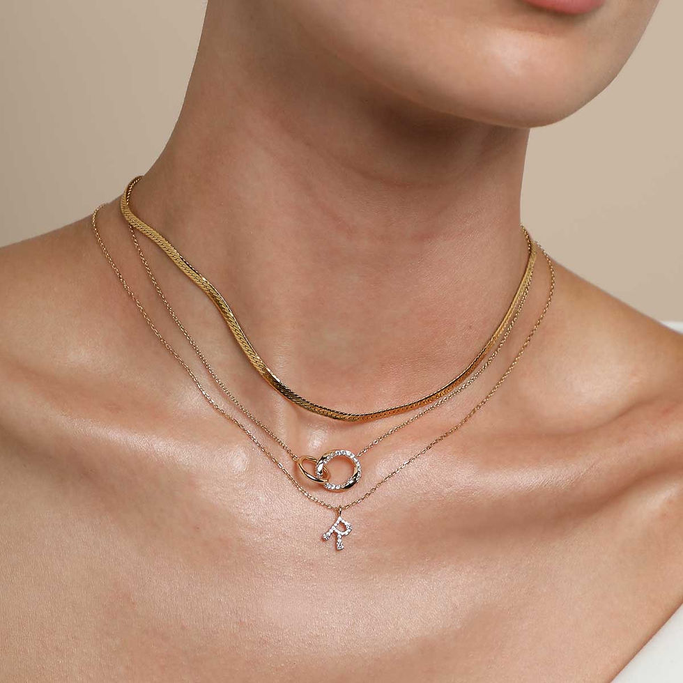 Miniatura: 18k Gold Plated Jewellery - R Initial Pavé Pendant Necklace in Gold - Pendant Necklace - Astrid &amp; Miyu
