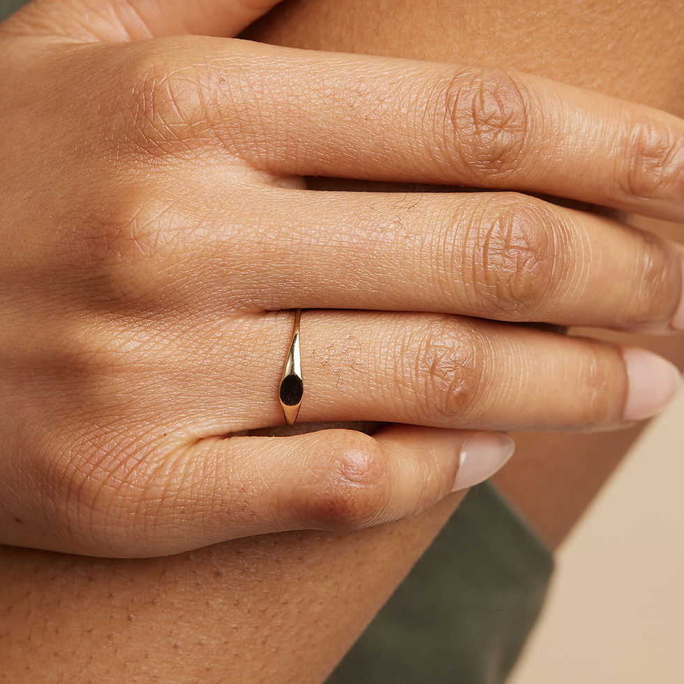 Miniatura: Graduation Gifts - Signet Ring in Solid Gold - Signet Ring - Astrid &amp; Miyu