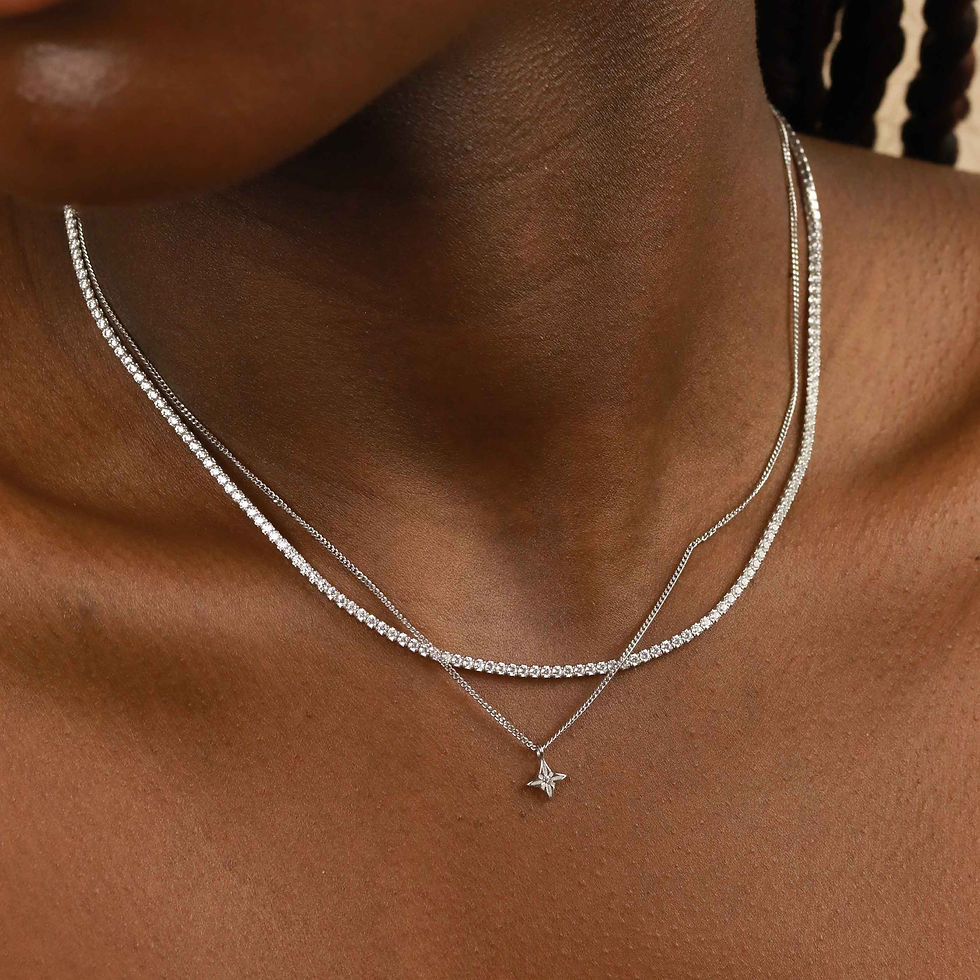 Miniatura: Tennis Chain Necklace in Silver worn with etched star pendant necklace
