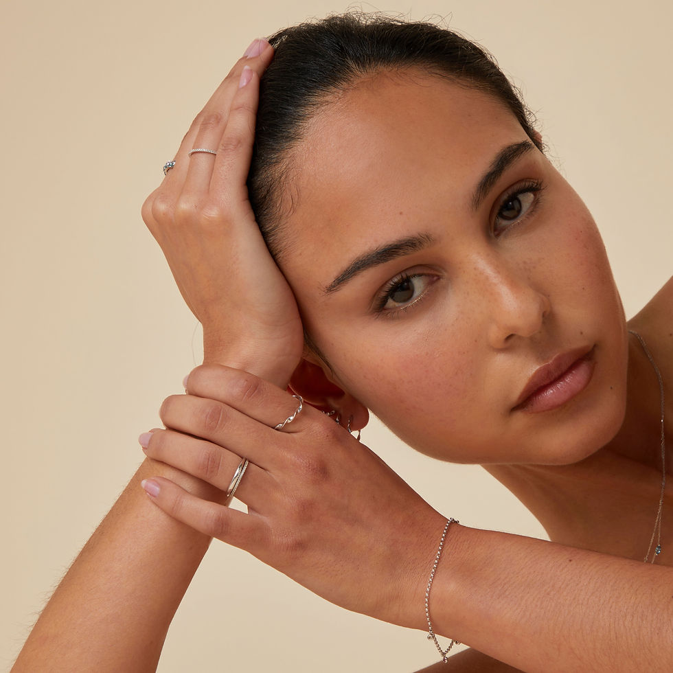 Miniatura: Rings - Twist Band Ring in Solid White Gold - Band Rings - Astrid &amp; Miyu