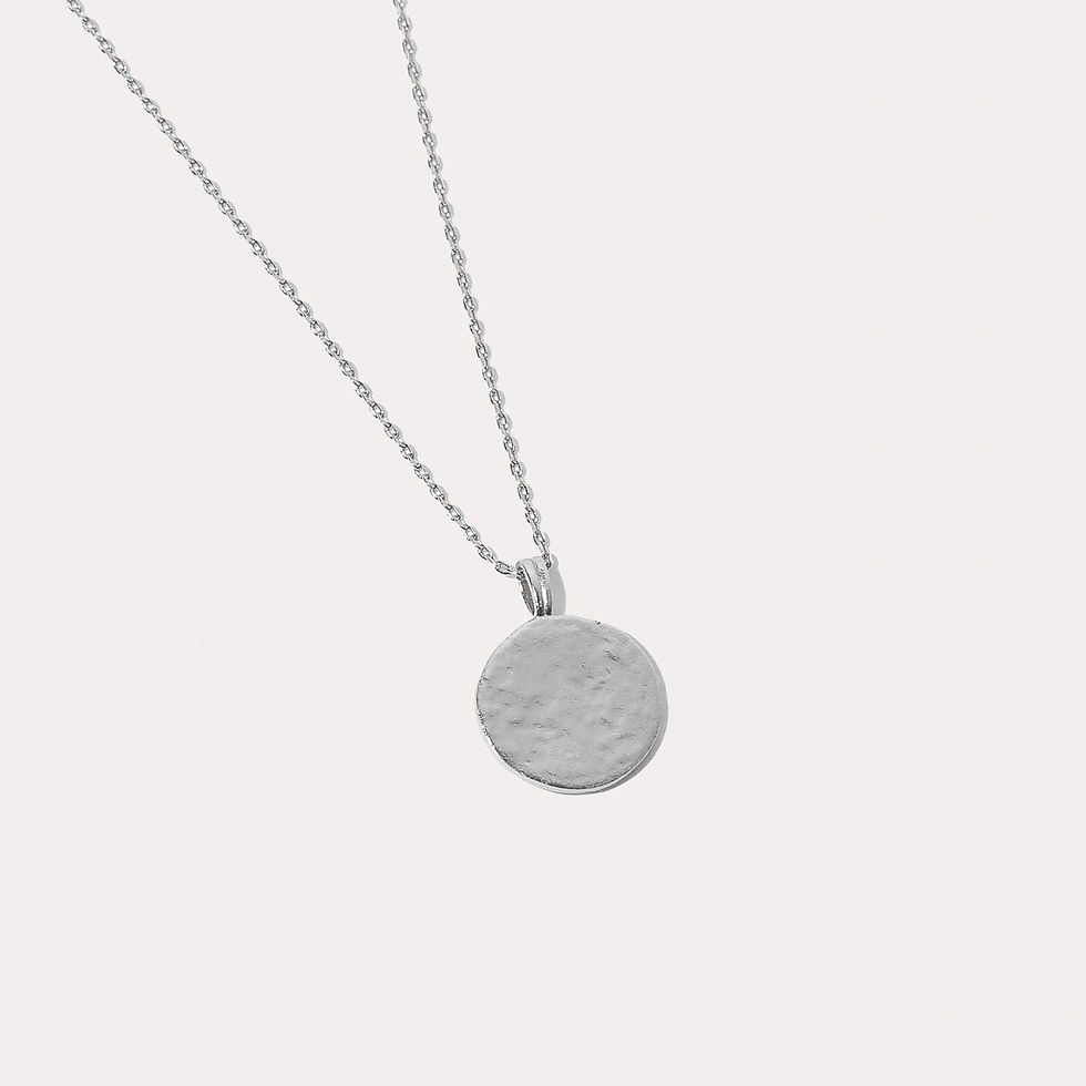 Miniatura: Close up shot of the back of the Taurus Zodiac Pendant Necklace in Silver