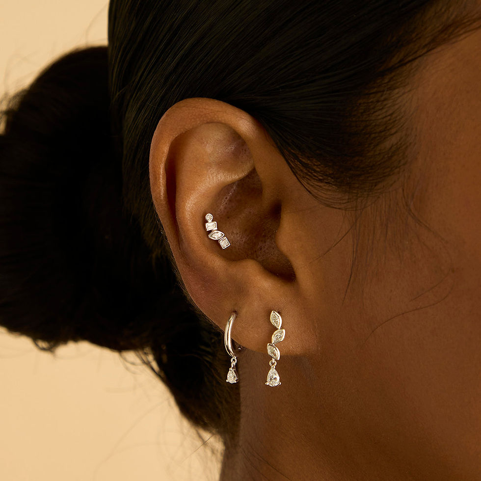Miniatura: Earrings - Diamond Charm Huggies in Solid White Gold - Huggies - Astrid &amp; Miyu