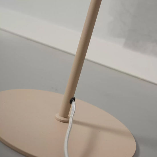 Miniaturbild: Dezente Stehleuchte