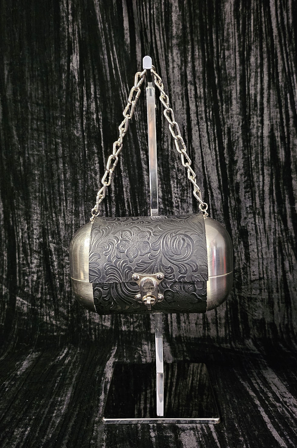 Geranium Letter-Metal Bullet Clutch