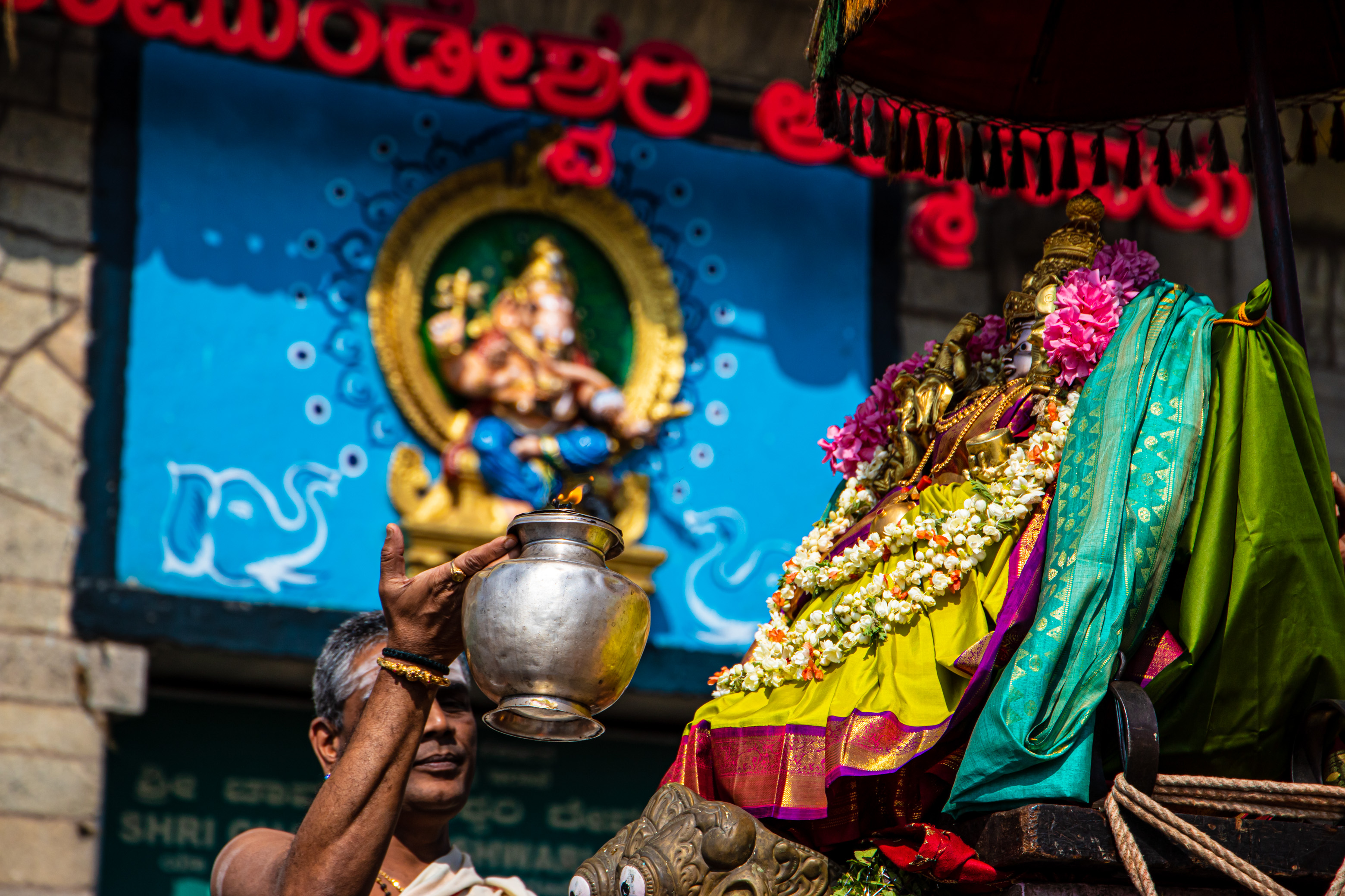 Chamundi Temple, Parade to celebrate the deities