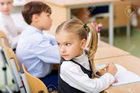 Et si la naissance influençait les apprentissages scolaires (études scientifiques à l'appui) ?