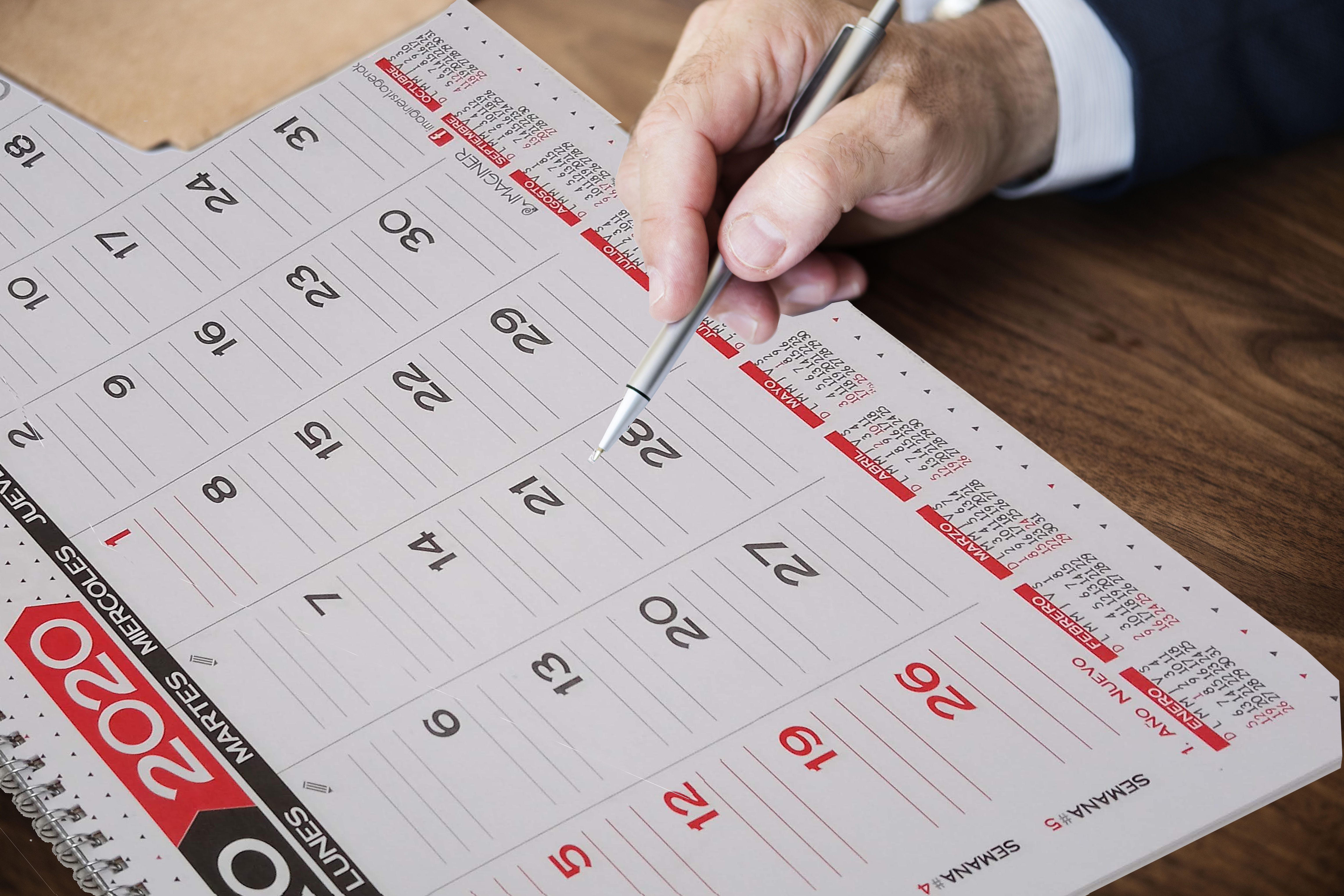 Planner mensual con percha