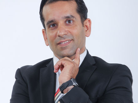 גיא שני הקומפלימנטור One man show