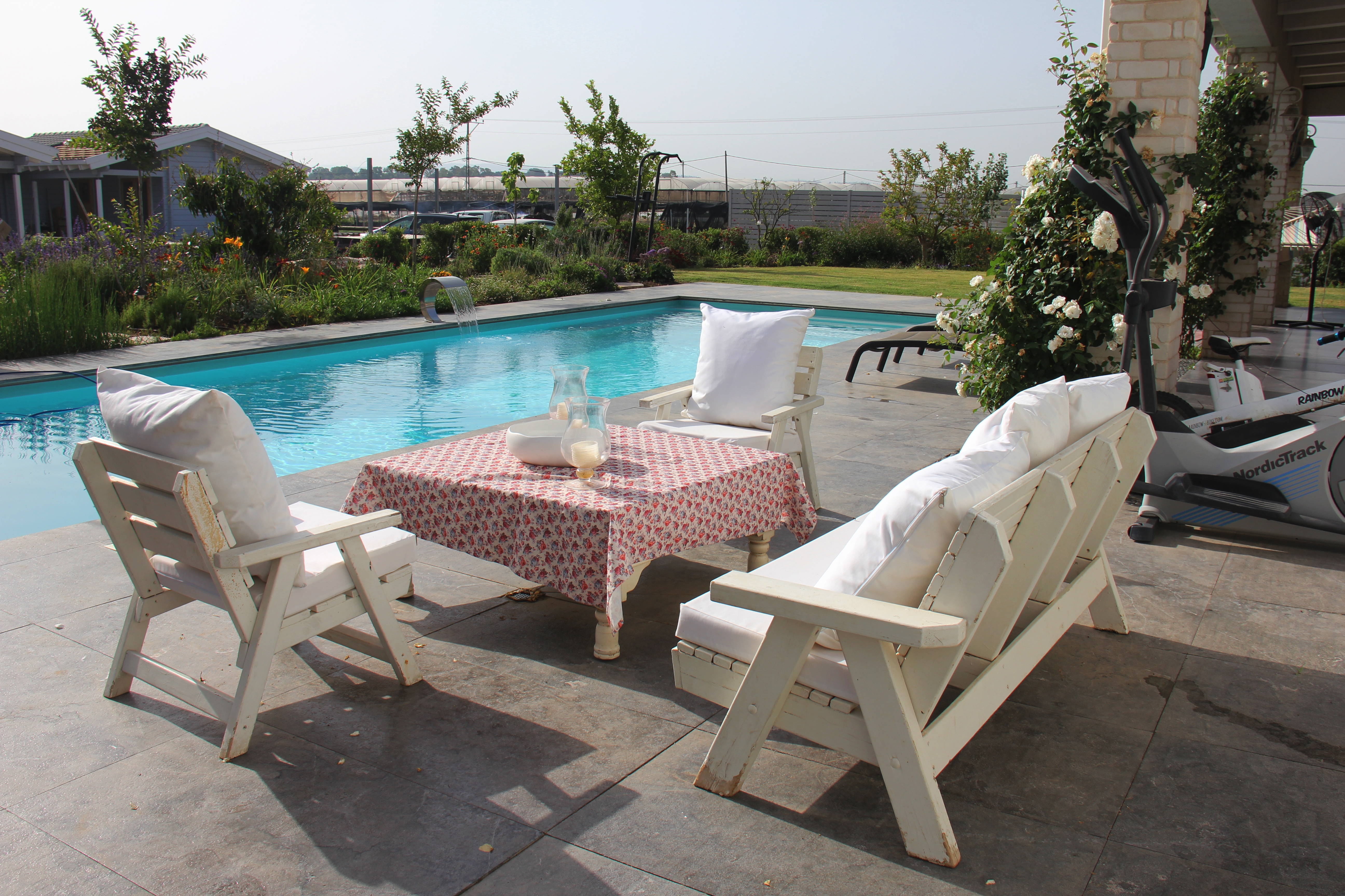 פינת ישיבה בגינה (1)