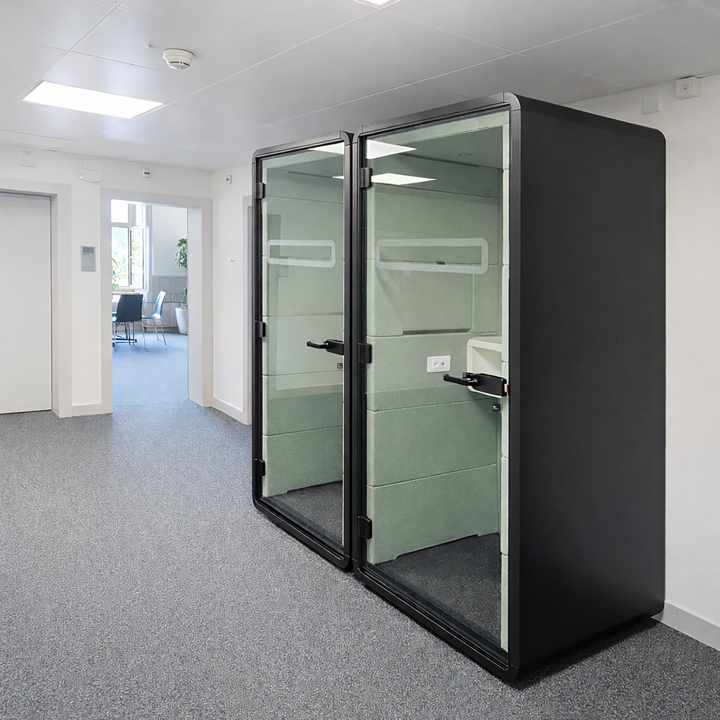 Moderne Büroarchitektur zeigt Arbeitsplätze, Büroflächen, Gewerbeimmobilien, Raumorganisation, Grundrissplanung, flexible Arbeitswelten, Co-Working Spaces, Open Space Konzepte, Architektur Planung, Lichtführung, Materialkonzept, Gebäudedesign, nachhaltiger Gewerbebau und funktionale Arbeitsumgebungen.