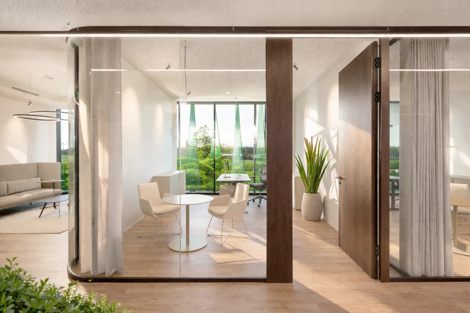 Gewerbearchitektur kombiniert Bürogebäude, Unternehmensarchitektur, Nutzungskonzepte, Raumstruktur, Flächennutzung, effiziente Grundrisse, Gebäudetechnik, nachhaltige Bauweise, Energieeffizienz, Fassadenkonzept, Materialität, Licht und Raum sowie moderne Arbeitswelten.