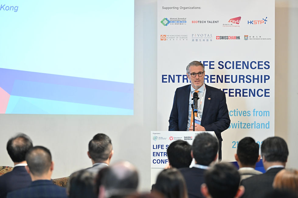 Mr Daniel Freihofer, Consul General of Switzerland in Hong Kong, delivered the opening remarks.