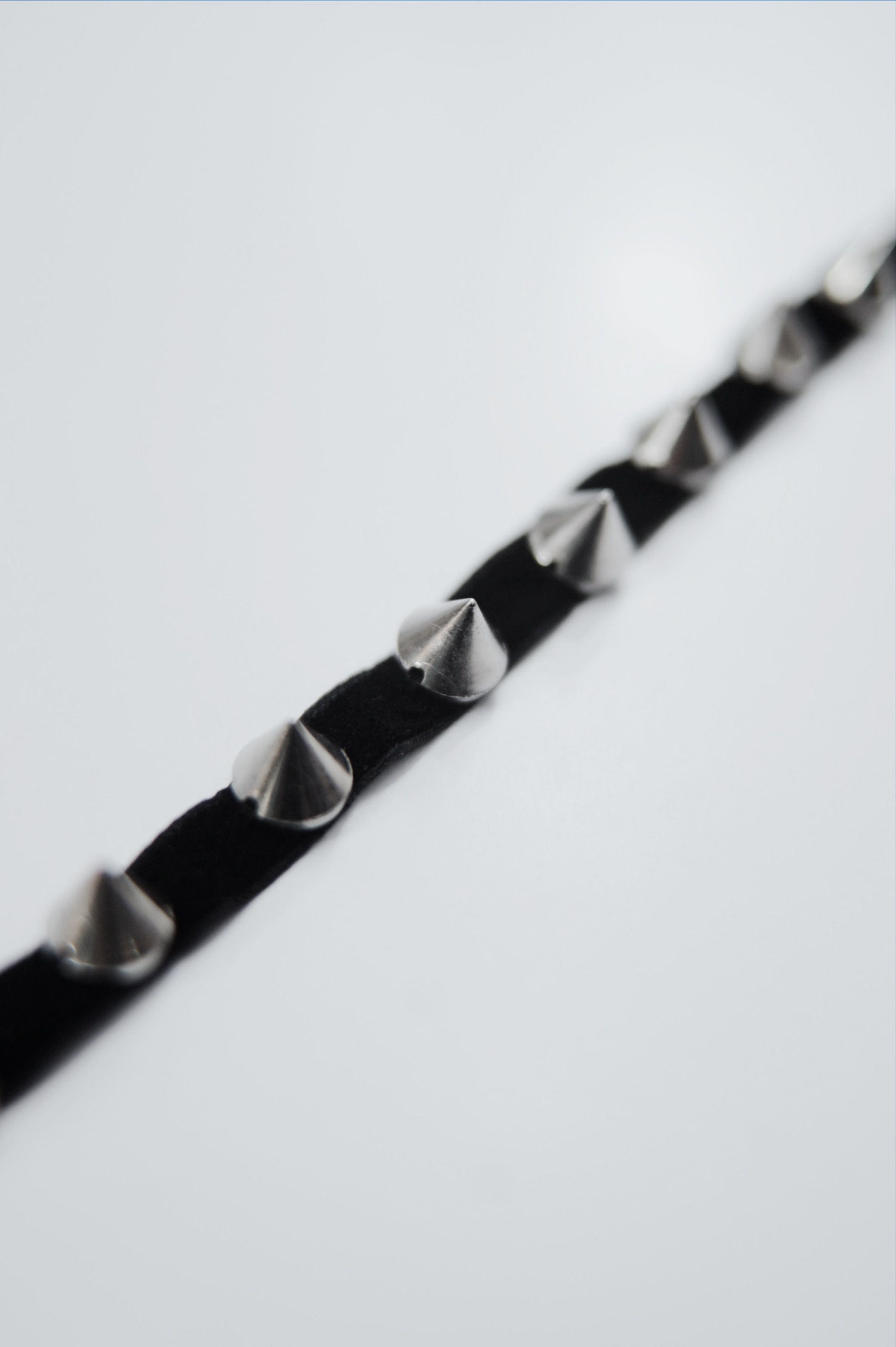 Чокер шипований тонкий