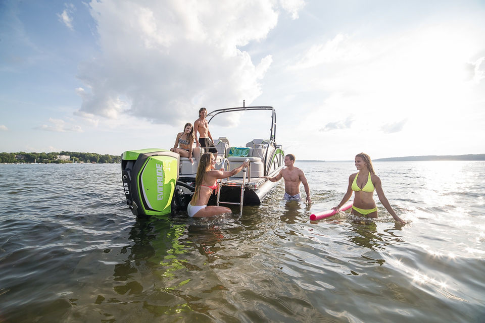 Manitowish-Waters-Pontoon-Boat-Rentals.jpg