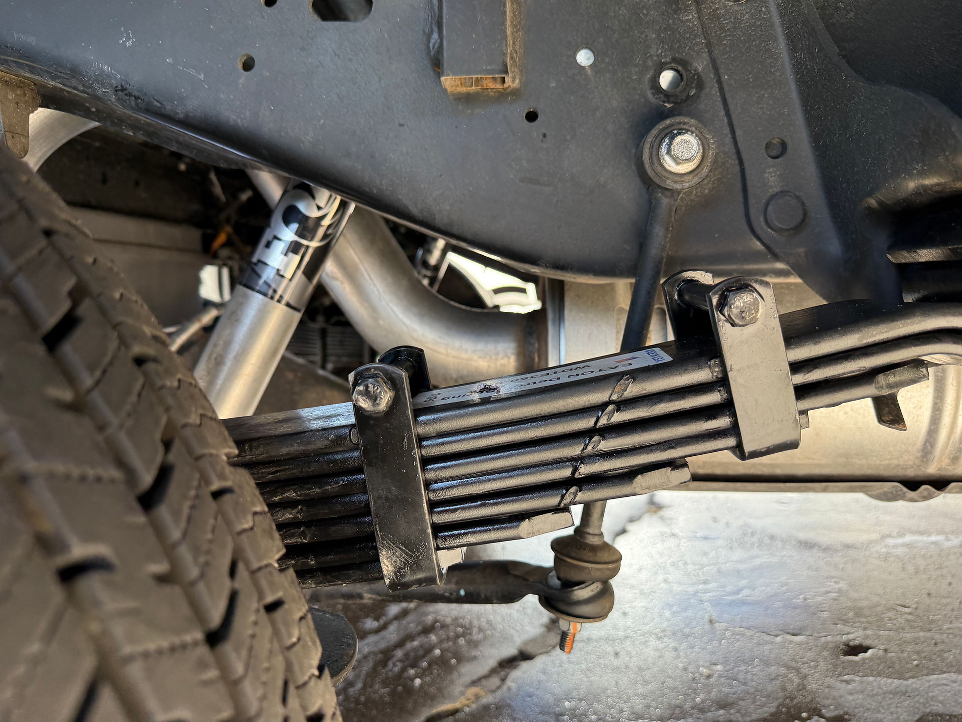 Leaf springs installed on Thor Chateau as part of WeldTec 4-inch lift.