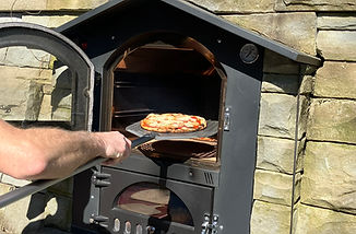 Pizza aus dem Pizzaofen