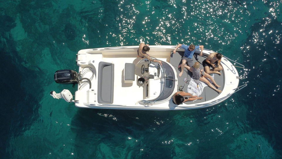 Rent a boat in Paleokastritsa Corfu without licence