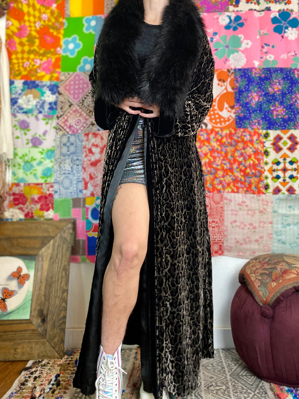 Thumbnail: OOAK Silk Velvet Snow Leopard Floof Robe - L/XL