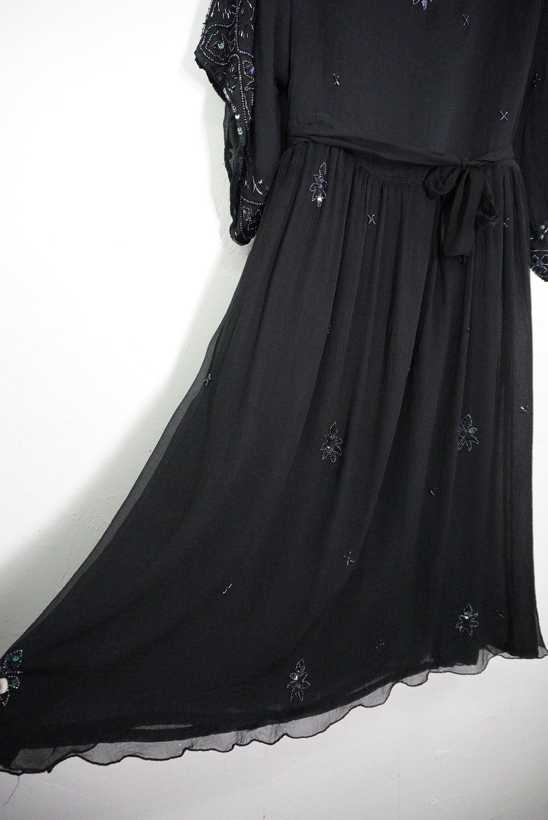 Thumbnail: 90s Does 20s Silk Beaded Flapper Dress - L