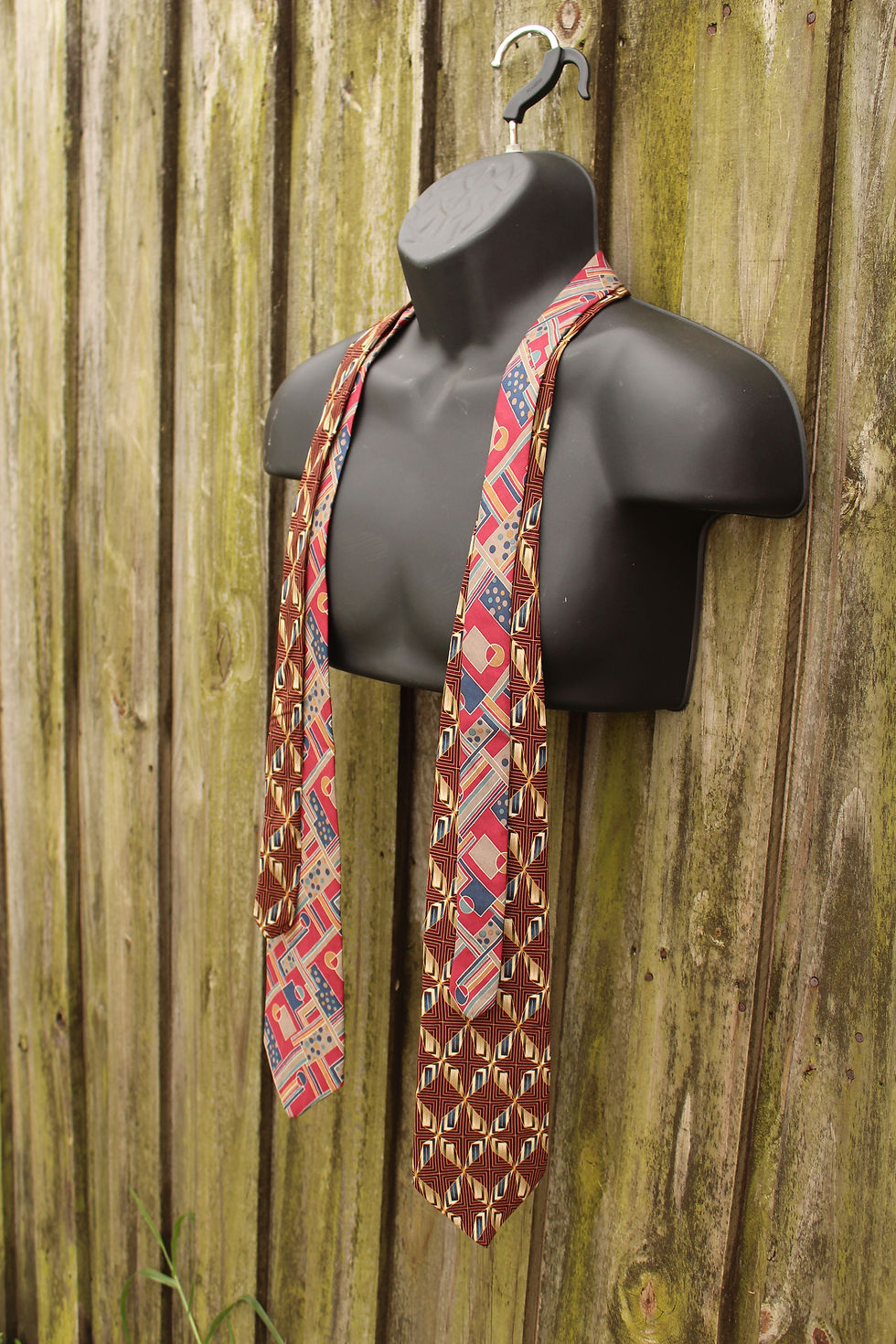 Thumbnail: Upcycled Trippy Art Deco Print Tie Collar