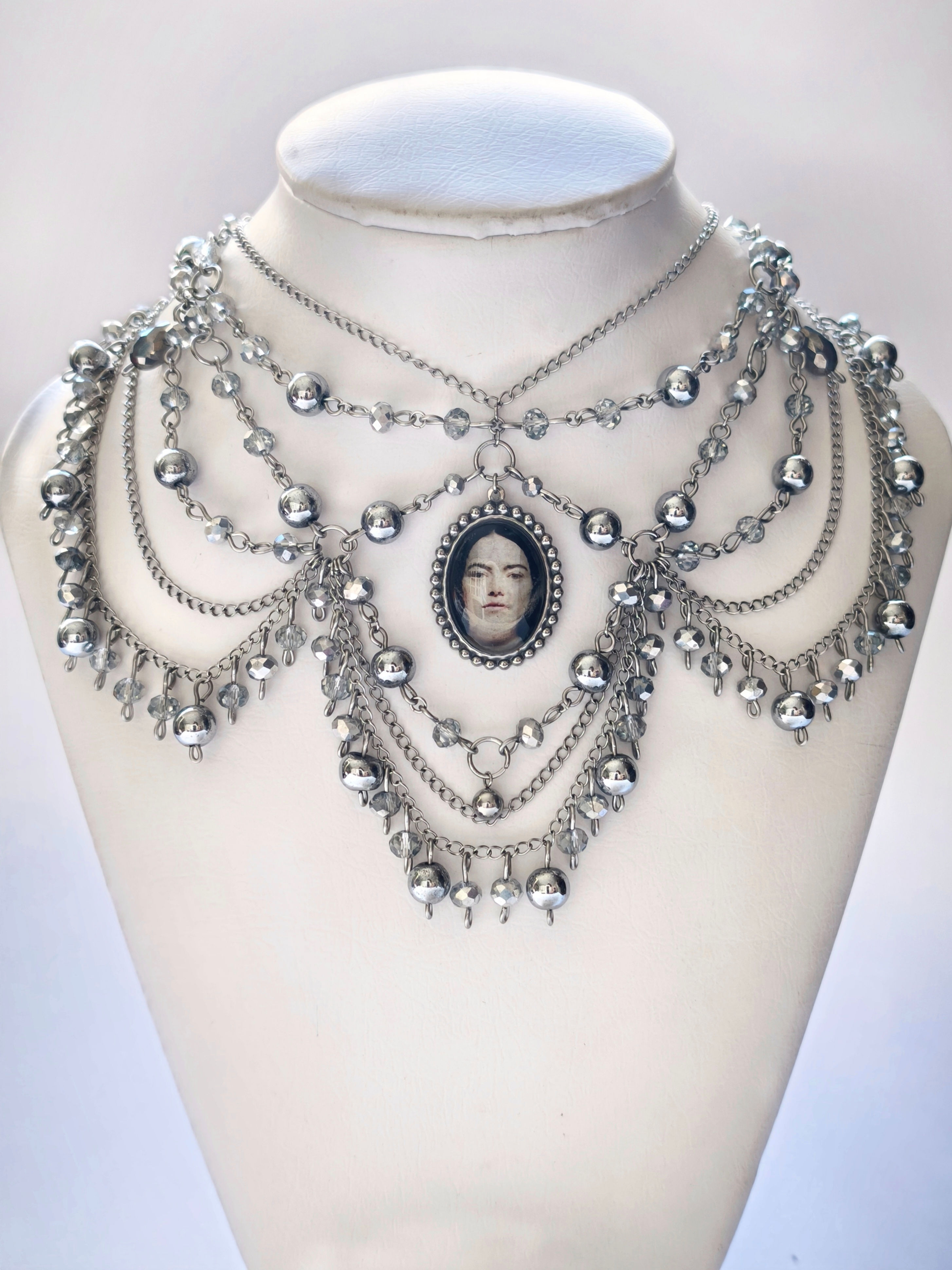 Colar/Choker Chandelier versão Bella Baxter