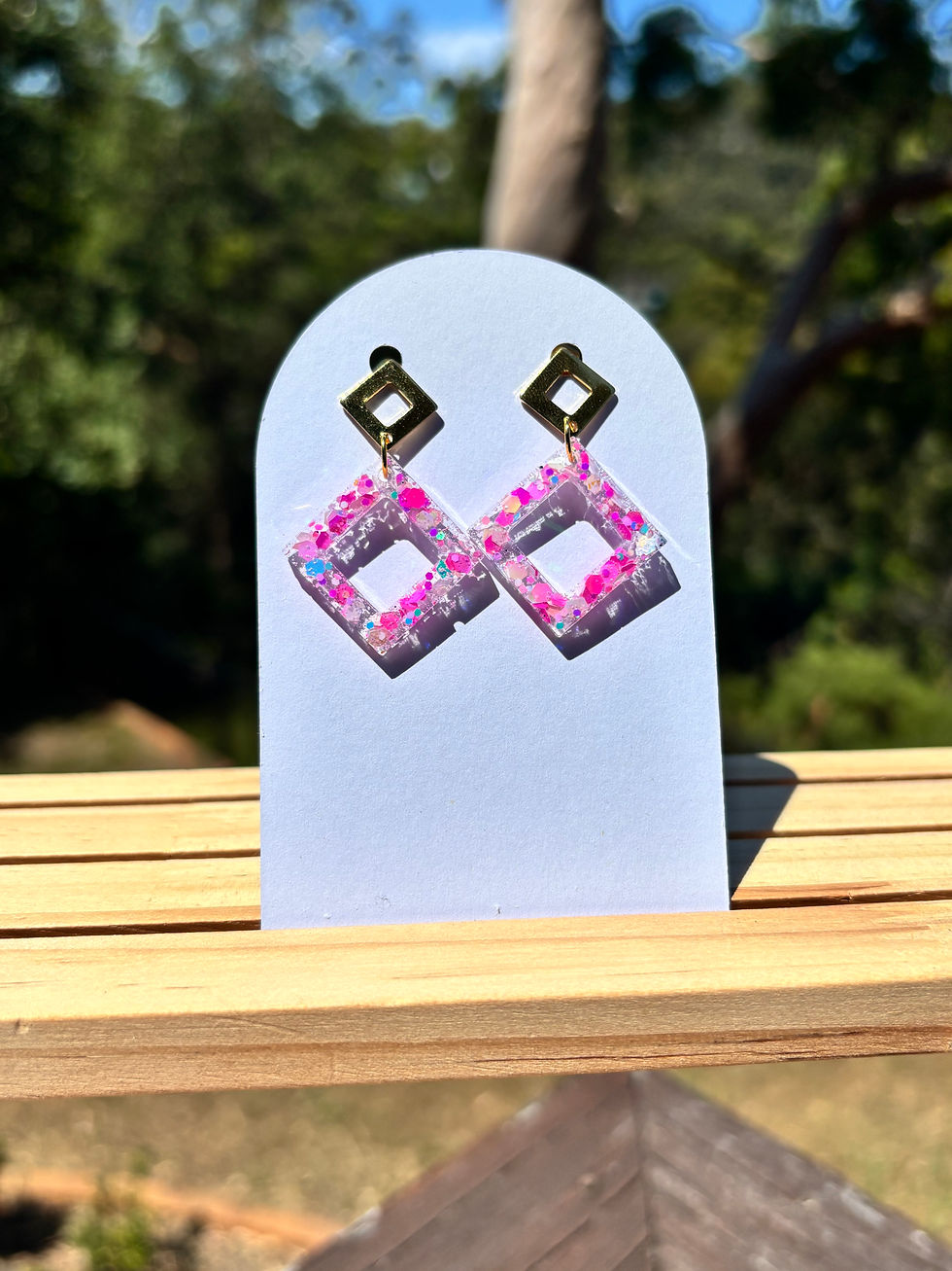 đ¸ Pink Confetti Square Dangle Earrings