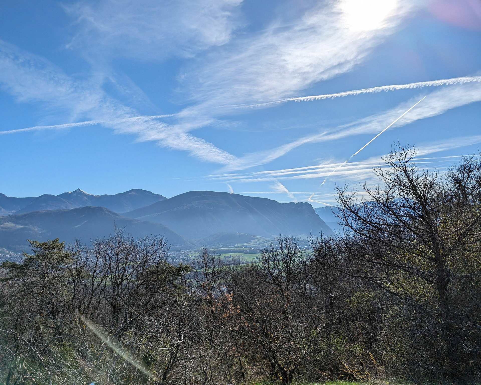 Randonnées, lac du Bourget, montagnes et bien-être : découvrez Chambéry autrement avec La Porte des