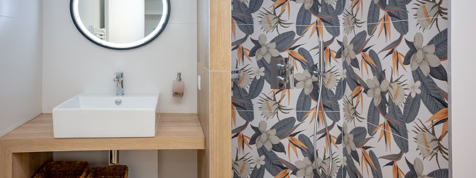 Vue de la Salle de bain de la Suite des Sommets au gîte La Porte des Alpes Chambéry/Barberaz Ferienwohnung Savoie, Wellness Chalet Frankreich, Urlaub Alpen FrankreichLocation vacances Alpes françaises, Wellness nahe GenfVakantiehuis Savoie, Wellness vakantie Frankrijk, Alpen vakantie appartement.