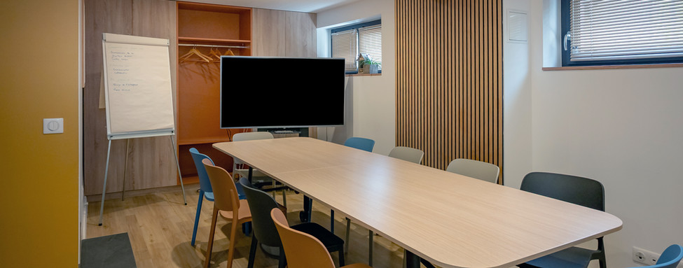 Salle de réunion pour séminaire ave Grand Ecran TV